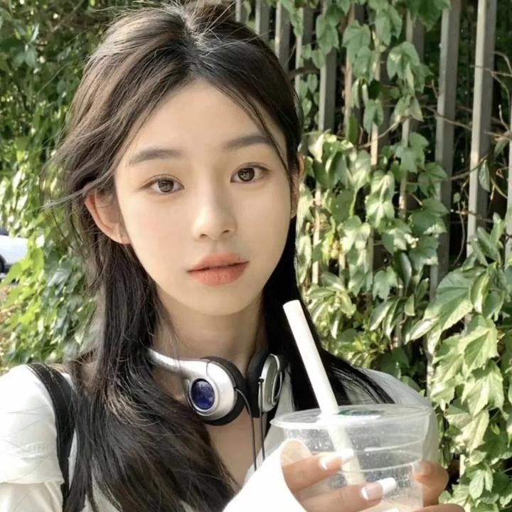 性感女巨人 海报