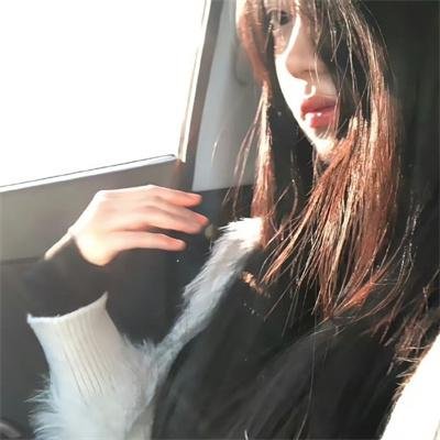 下午一点的她 海报